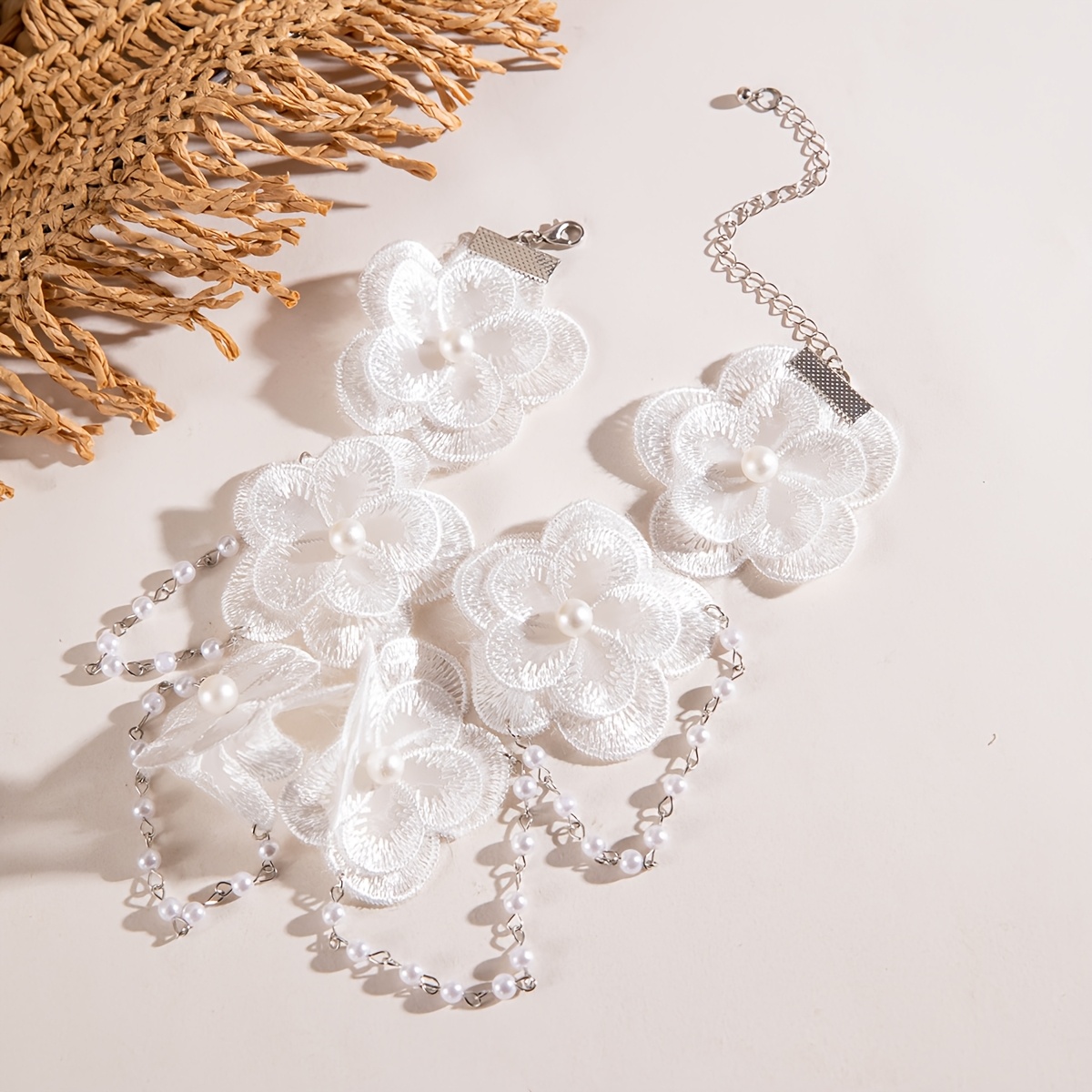 White Lace Flower Inlaid Imitation Pearl Choker Necklace